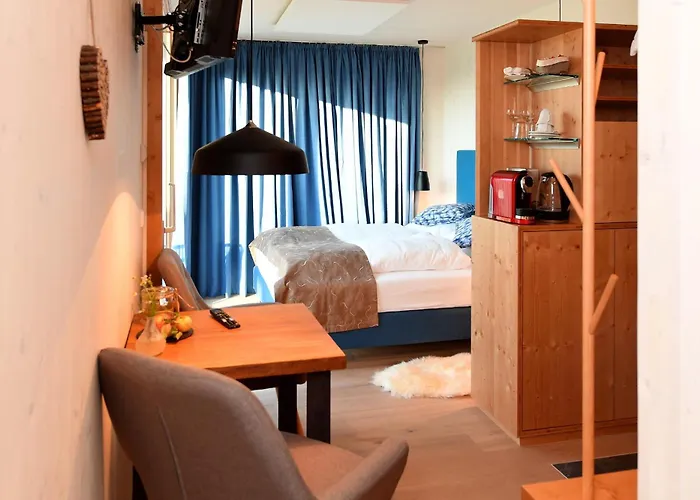 Roo\'N Lodges#Kolm