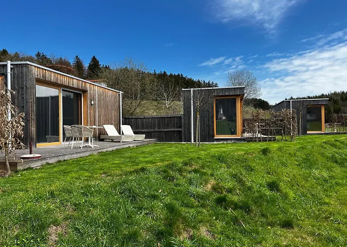 Roo\'N Lodges#Kolm